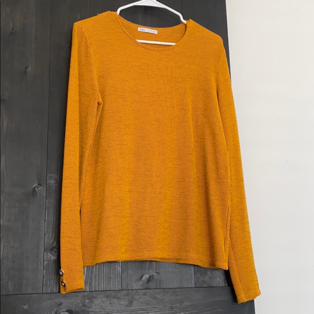 Zara Textured top with buttons